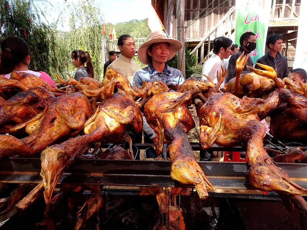 Gà nướng Kon Plông vinh dự lọt vào top 50 món ăn đặc sản nổi tiếng Việt Nam